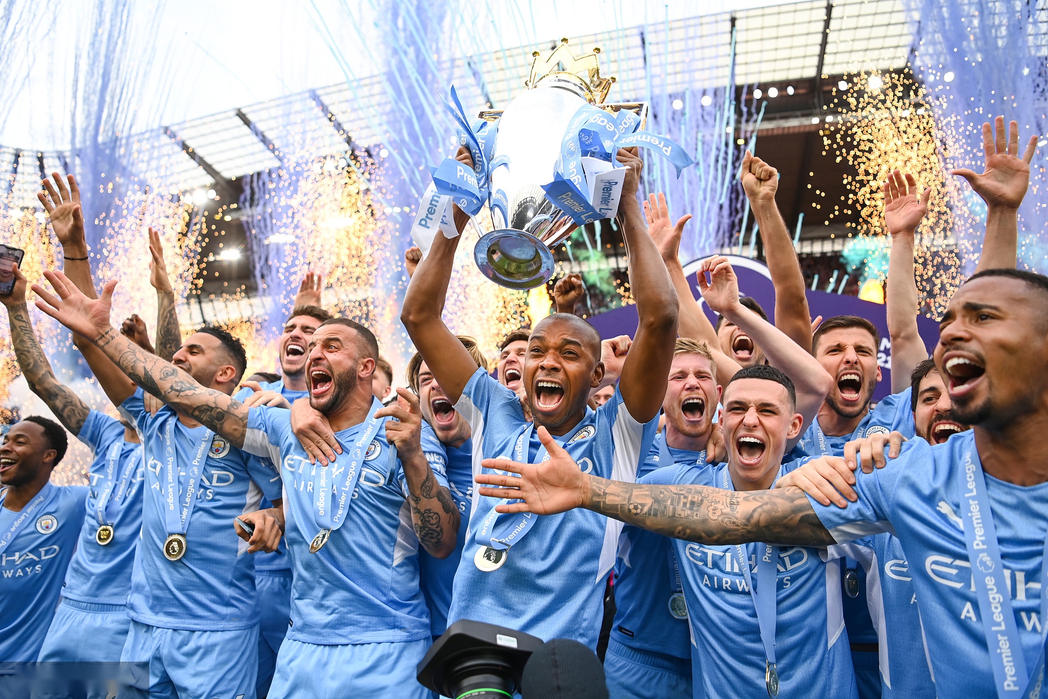 背后必定需 背后必定需